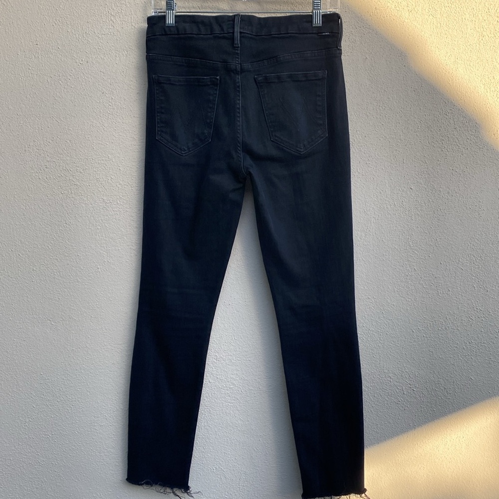 MOTHER High Waisted Looker Ankle Fray in Blackbird size 27 - Picture 16 of 16